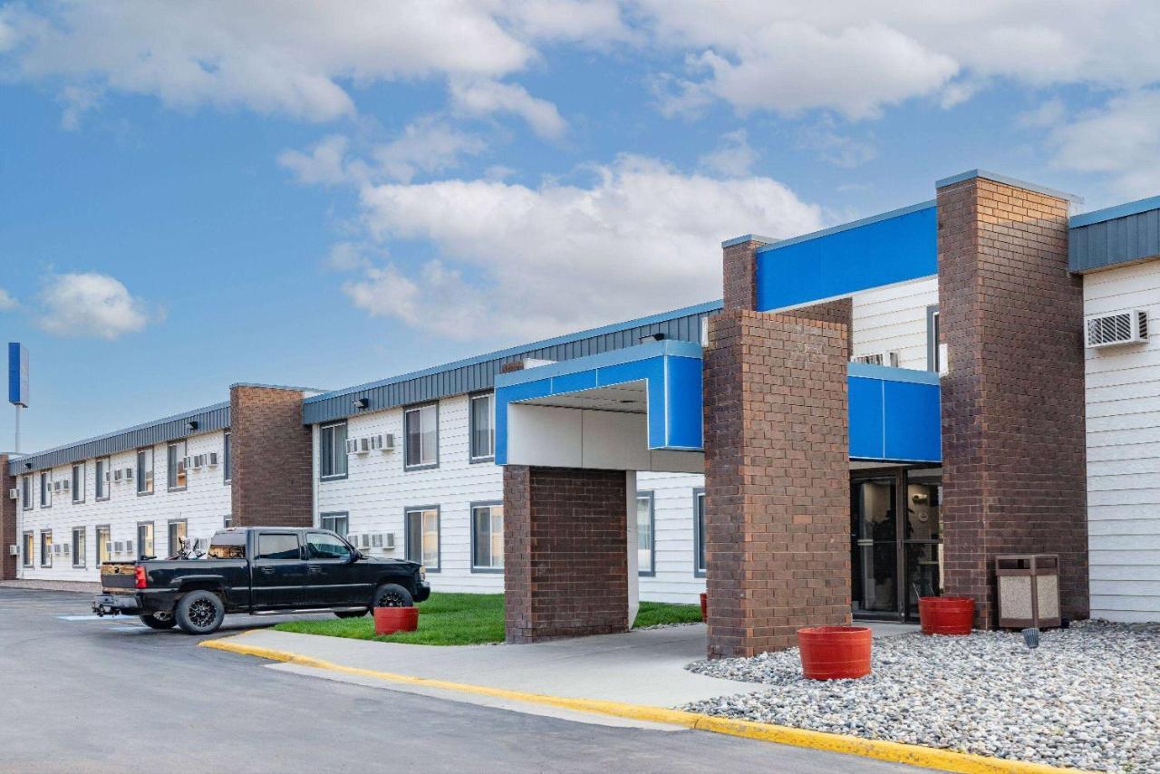 Baymont By Wyndham Gillette Hotel Exterior foto