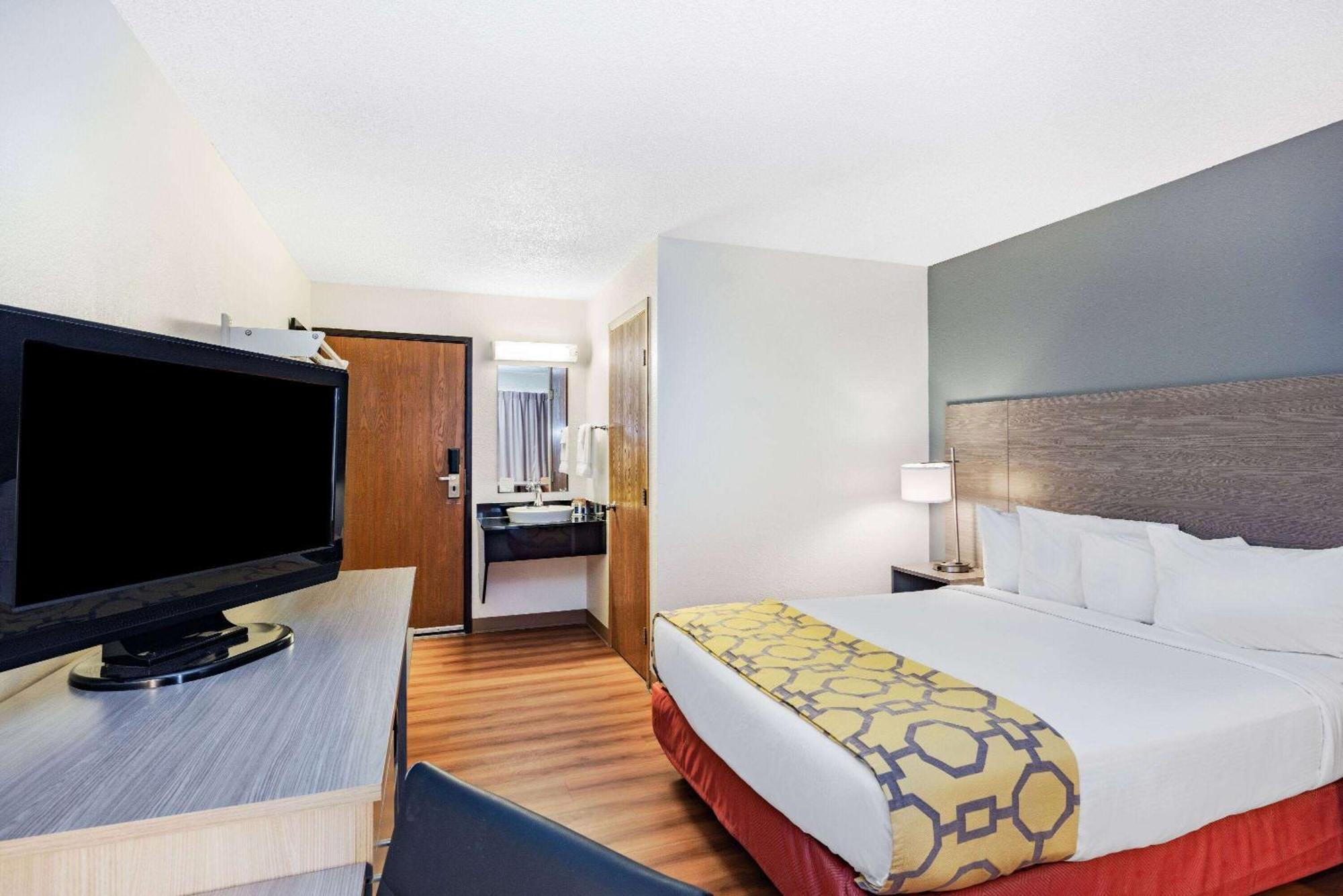 Baymont By Wyndham Gillette Hotel Exterior foto